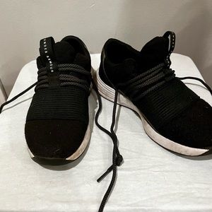 Under Armour Sneakers